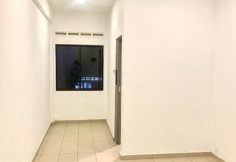 Kulai / Taman Sri Kulai Baru / 2 Storey Terrace House Renovated unit 
