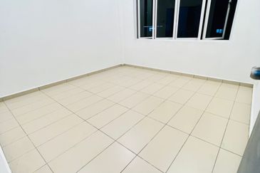 Kulai / Taman Sri Kulai Baru / 2 Storey Terrace House Renovated unit 