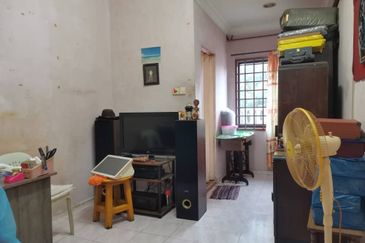 Johor Bahru / Taman Johor Jaya / Jalan Anggerik / Single Storey Terrace House ✅Corner Lot 