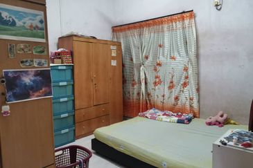 Johor Bahru / Taman Johor Jaya / Jalan Anggerik / Single Storey Terrace House ✅Corner Lot 