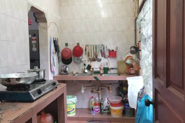 Johor Bahru / Taman Johor Jaya / Jalan Anggerik / Single Storey Terrace House ✅Corner Lot 