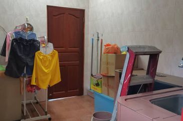 Johor Bahru / Taman Johor Jaya / Jalan Anggerik / Single Storey Terrace House ✅Corner Lot 