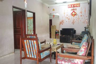 Johor Bahru / Taman Johor Jaya / Jalan Anggerik / Single Storey Terrace House ✅Corner Lot 