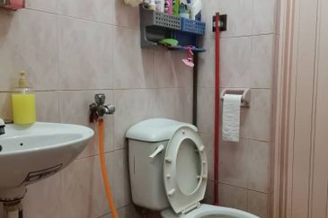 Johor Bahru / Taman Johor Jaya / Jalan Anggerik / Single Storey Terrace House ✅Corner Lot 