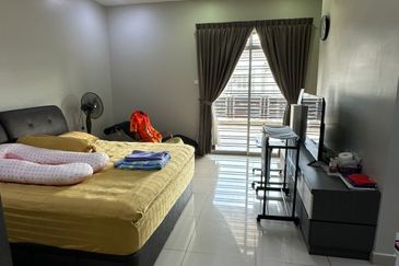 Johor Bahru / Taman Seri Austin / Jalan Seri Austin 3/5x  Double Storey Terrace House  - ⁠Fully Renovated