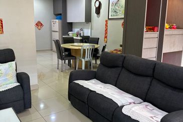 Johor Bahru / Taman Seri Austin / Jalan Seri Austin 3/5x  Double Storey Terrace House  - ⁠Fully Renovated