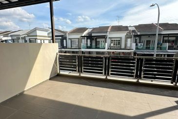 Johor Bahru / Taman Seri Austin / Jalan Seri Austin 3/5x  Double Storey Terrace House  - ⁠Fully Renovated