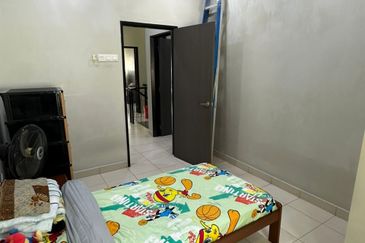 Johor Bahru / Taman Seri Austin / Jalan Seri Austin 3/5x  Double Storey Terrace House  - ⁠Fully Renovated