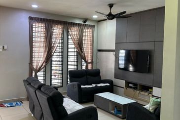 Johor Bahru / Taman Seri Austin / Jalan Seri Austin 3/5x  Double Storey Terrace House  - ⁠Fully Renovated
