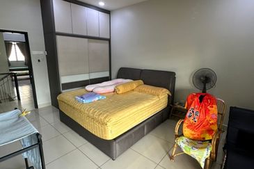 Johor Bahru / Taman Seri Austin / Jalan Seri Austin 3/5x  Double Storey Terrace House  - ⁠Fully Renovated