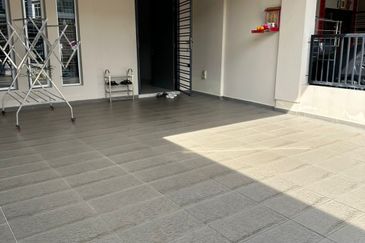 Johor Bahru / Taman Seri Austin / Jalan Seri Austin 3/5x  Double Storey Terrace House  - ⁠Fully Renovated