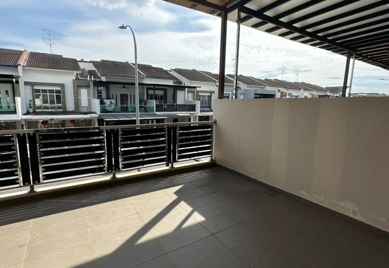 Johor Bahru / Taman Seri Austin / Jalan Seri Austin 3/5x  Double Storey Terrace House  - ⁠Fully Renovated