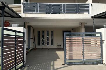 Johor Bahru / Taman Seri Austin / Jalan Seri Austin 3/5x  Double Storey Terrace House  - ⁠Fully Renovated