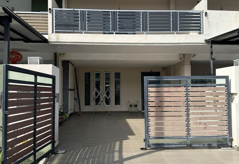 Johor Bahru / Taman Seri Austin / Jalan Seri Austin 3/5x  Double Storey Terrace House  - ⁠Fully Renovated