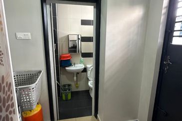 Johor Bahru / Taman Seri Austin / Jalan Seri Austin 3/5x  Double Storey Terrace House  - ⁠Fully Renovated