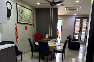 Johor Bahru / Taman Seri Austin / Jalan Seri Austin 3/5x  Double Storey Terrace House  - ⁠Fully Renovated