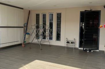 Johor Bahru / Taman Seri Austin / Jalan Seri Austin 3/5x - Double Storey Terrace House