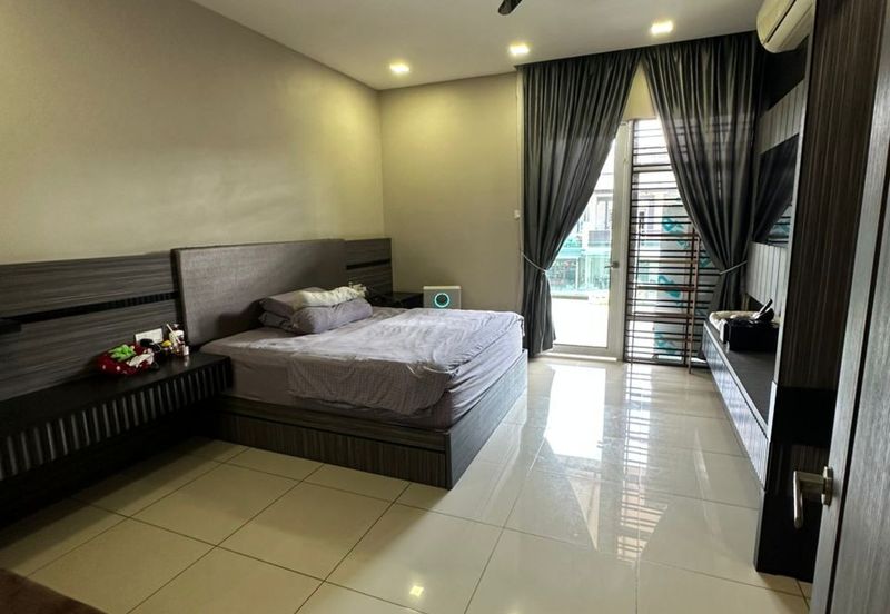 Johor Bahru / Taman Seri Austin / Jalan Seri Austin 3/5x - Double Storey Terrace House