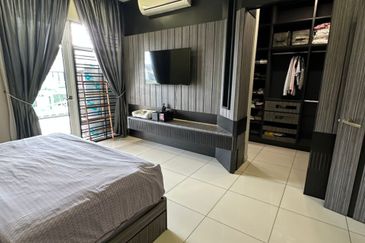 Johor Bahru / Taman Seri Austin / Jalan Seri Austin 3/5x - Double Storey Terrace House