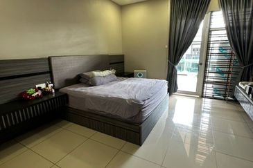 Johor Bahru / Taman Seri Austin / Jalan Seri Austin 3/5x - Double Storey Terrace House