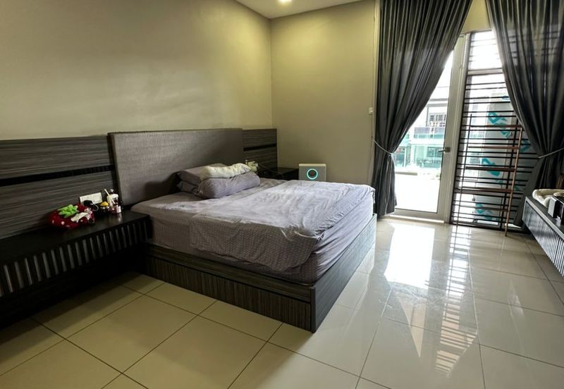 Johor Bahru / Taman Seri Austin / Jalan Seri Austin 3/5x - Double Storey Terrace House