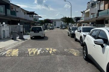 Johor Bahru / Taman Seri Austin / Jalan Seri Austin 3/5x - Double Storey Terrace House