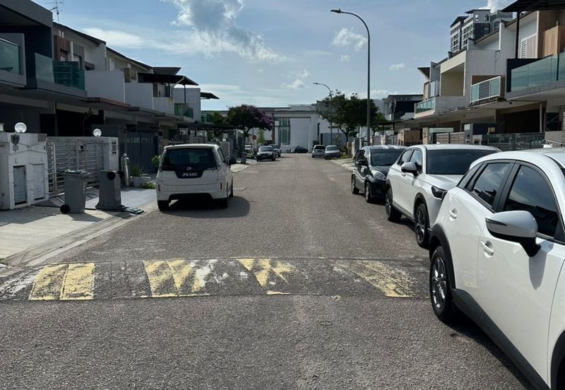 Johor Bahru / Taman Seri Austin / Jalan Seri Austin 3/5x - Double Storey Terrace House