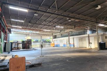 Skudai / Tmn Industry Jaya / Single Storey Detached Factory with 2 storey office building / Light industry