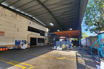 Skudai / Tmn Industry Jaya / Single Storey Detached Factory with 2 storey office building / Light industry