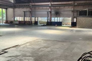 Skudai / Tmn Industry Jaya / Single Storey Detached Factory with 2 storey office building / Light industry