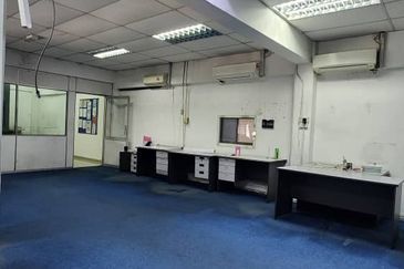 Skudai / Tmn Industry Jaya / Single Storey Detached Factory with 2 storey office building / Light industry