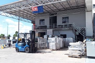 Johor Bahru/ Taman Eko Perniagaan / Jalan Eko Perniagaan 2/5 & Semi Detached Factory Corner Lot