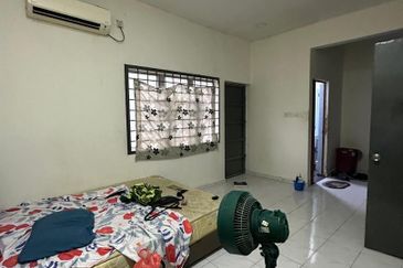 Kulai / Taman Sri Putri / Jalan Sri Putri 2 / Double Storey House Unblock Unit 