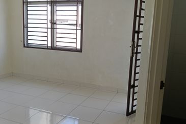 Taman Bukit Indah  / Jalan Indah Zon 7 / Double Storey House 