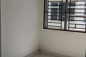 Taman Bukit Indah  / Jalan Indah Zon 7 / Double Storey House 