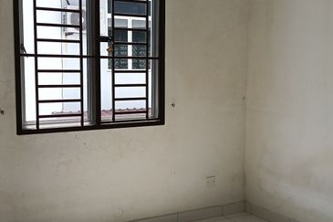 Taman Bukit Indah  / Jalan Indah Zon 7 / Double Storey House 