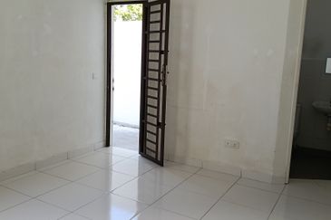 Taman Bukit Indah  / Jalan Indah Zon 7 / Double Storey House 