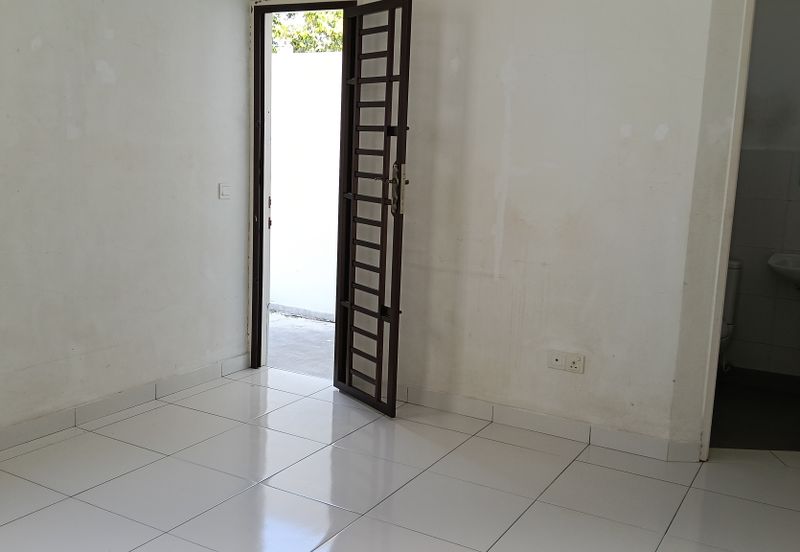 Taman Bukit Indah  / Jalan Indah Zon 7 / Double Storey House 