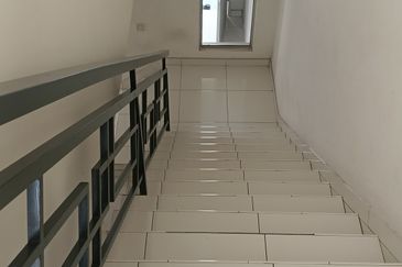 Taman Bukit Indah  / Jalan Indah Zon 7 / Double Storey House 