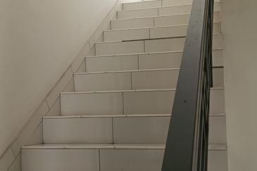 Taman Bukit Indah  / Jalan Indah Zon 7 / Double Storey House 