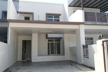 Taman Bukit Indah  / Jalan Indah Zon 7 / Double Storey House 