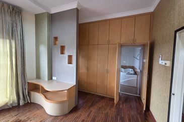 Kulai / Bandar Putra / Gate A / Double Storey Semi Detached  