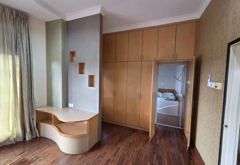 Kulai / Bandar Putra / Gate A / Double Storey Semi Detached  