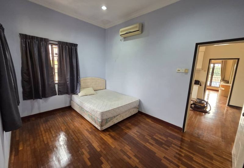 Kulai / Bandar Putra / Gate A / Double Storey Semi Detached  