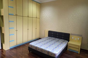 Kulai / Bandar Putra / Gate A / Double Storey Semi Detached  