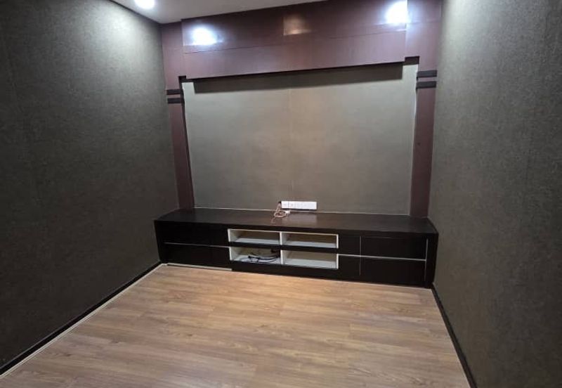 Kulai / Bandar Putra / Gate A / Double Storey Semi Detached  