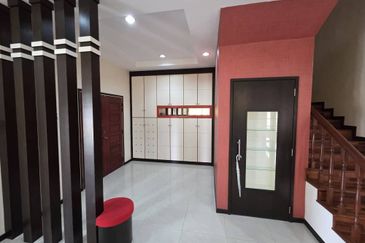 Kulai / Bandar Putra / Gate A / Double Storey Semi Detached  