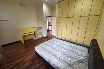 Kulai / Bandar Putra / Gate A / Double Storey Semi Detached  