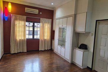 Kulai / Bandar Putra / Gate A / Double Storey Semi Detached  