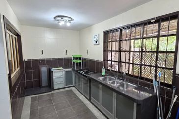 Kulai / Bandar Putra / Gate A / Double Storey Semi Detached  